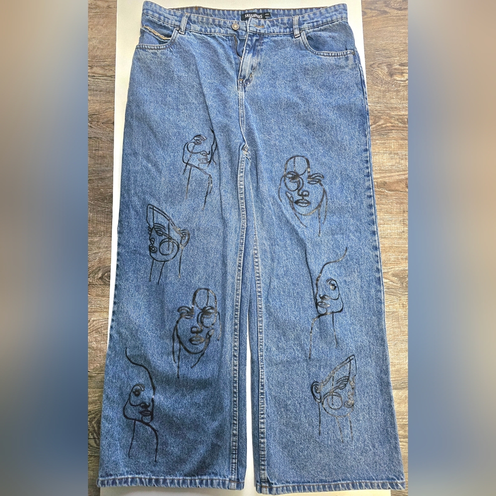 Line art boyfriend jeans
